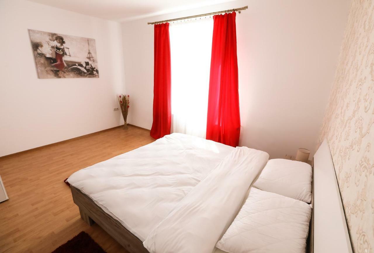 Serenity House Apartments 锡比乌 外观 照片