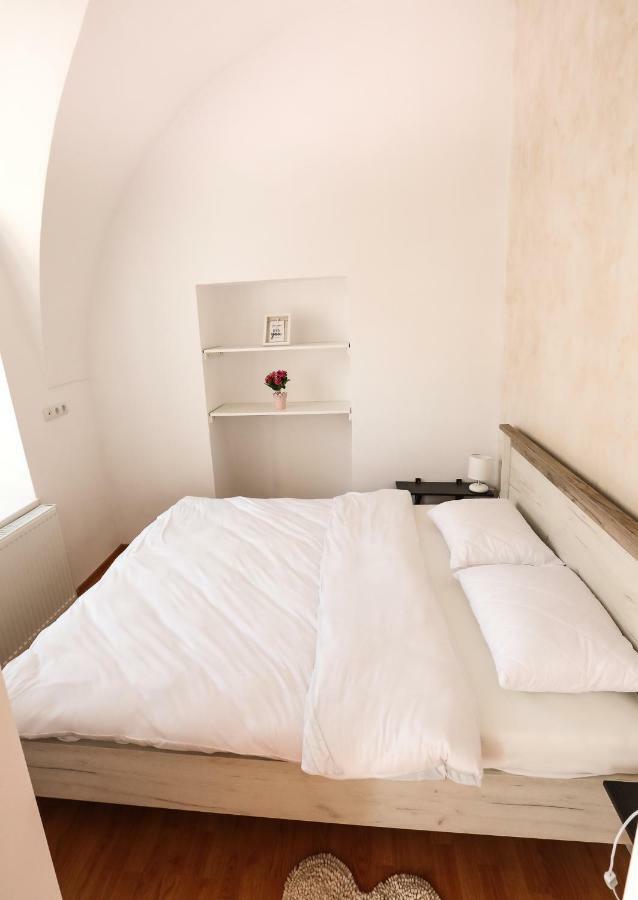 Serenity House Apartments 锡比乌 外观 照片