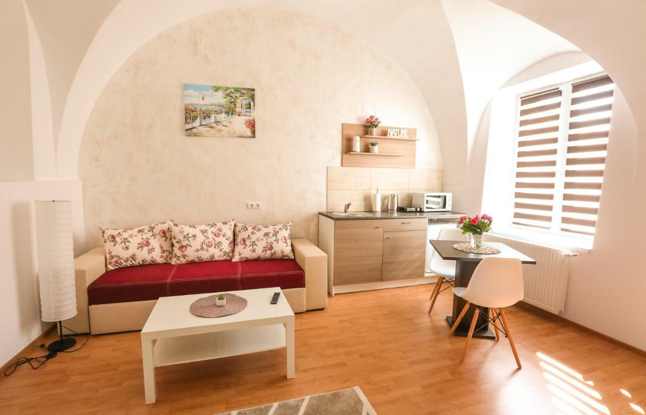 Serenity House Apartments 锡比乌 外观 照片